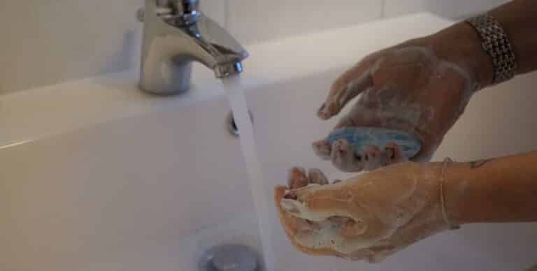 Tvätta händerna corona